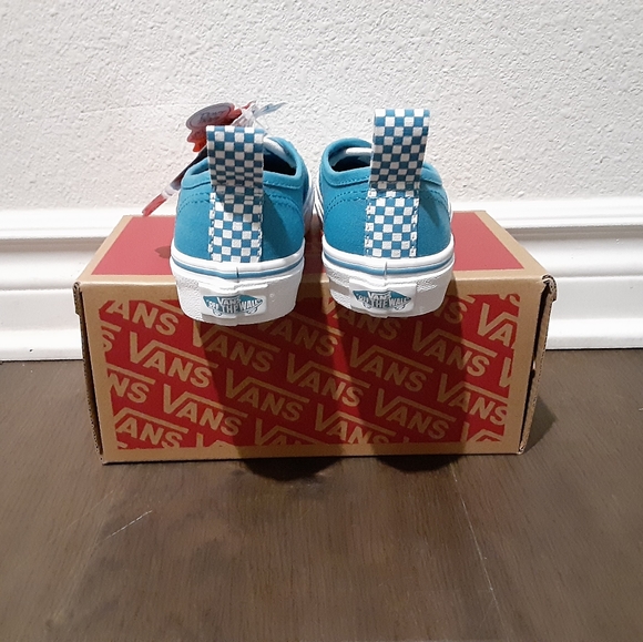 Vans - Picture 3 of 4